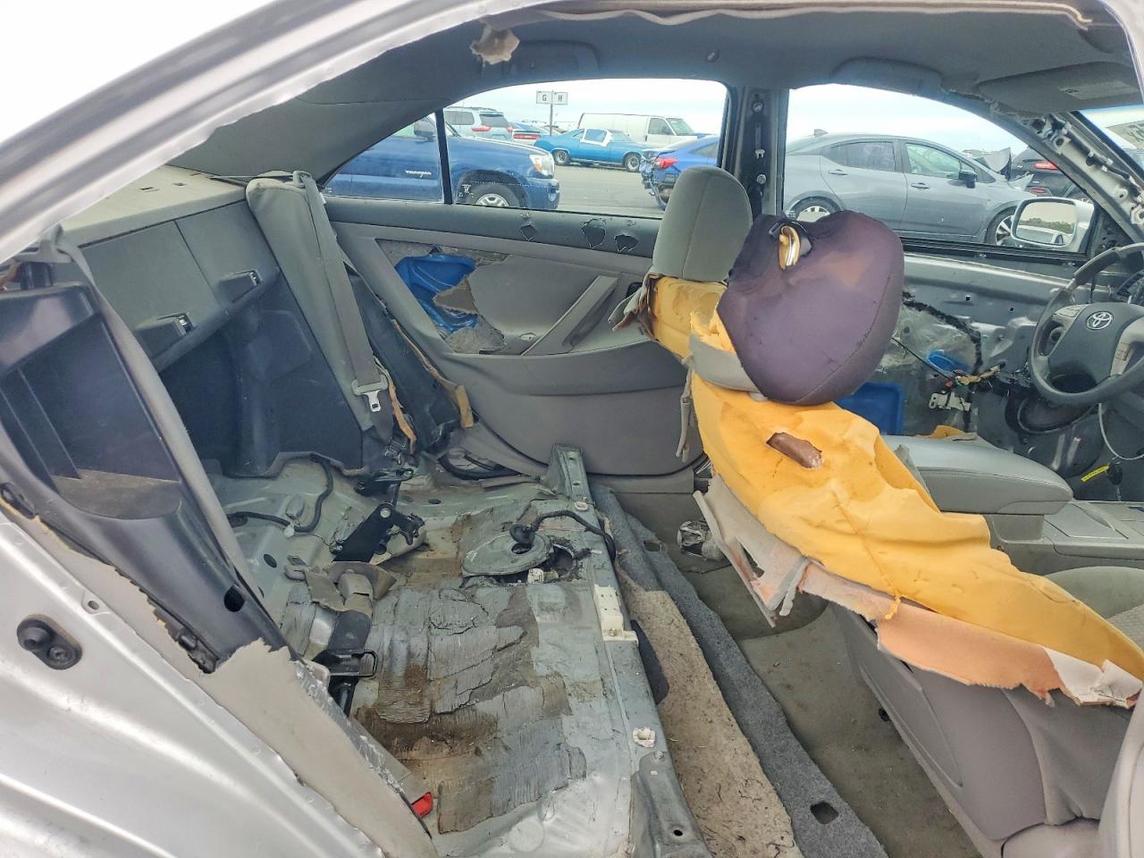 2011 TOYOTA CAMRY SE photo 10