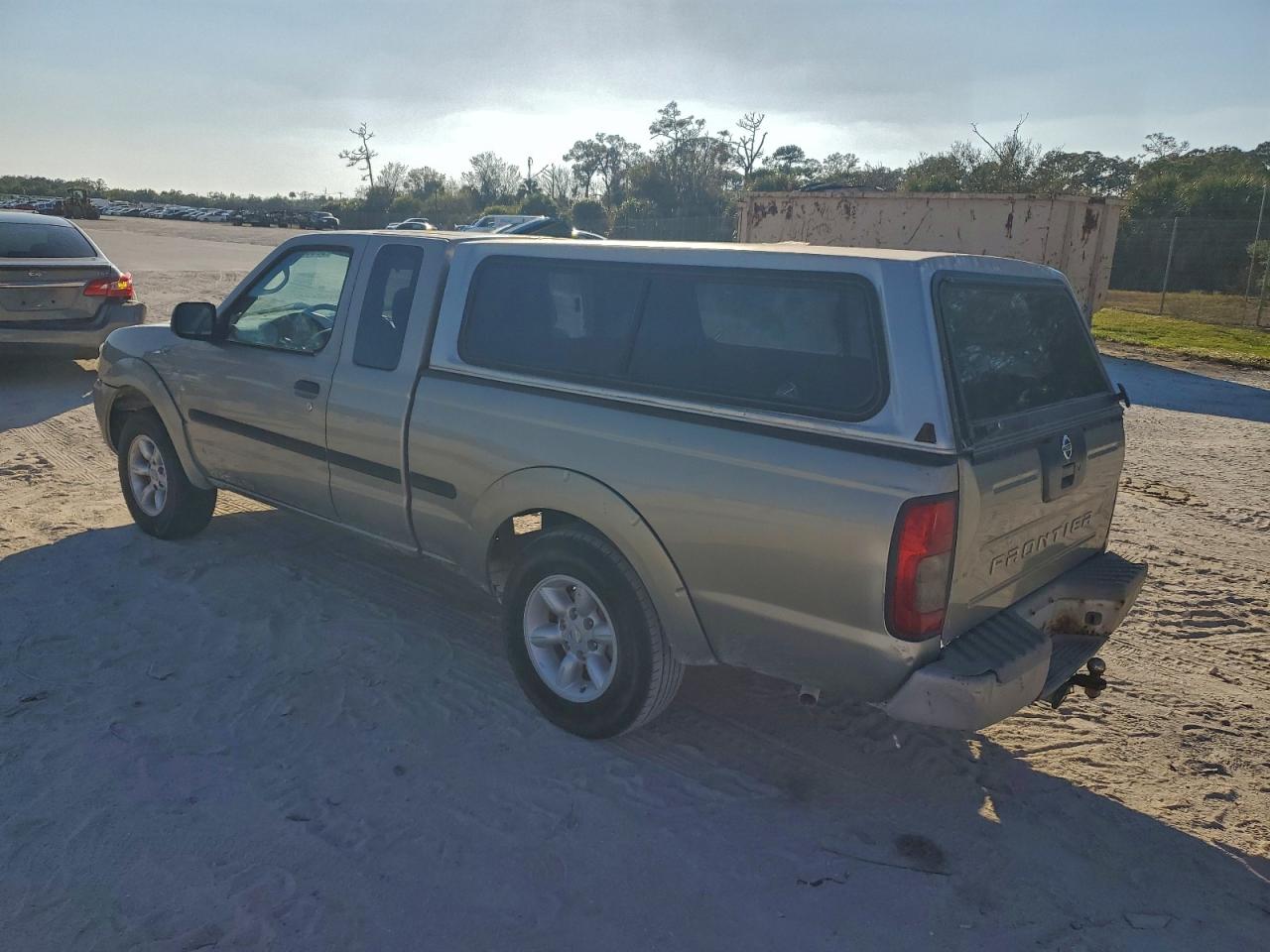 2002 NISSAN FRONTIER KING CAB XE photo 3