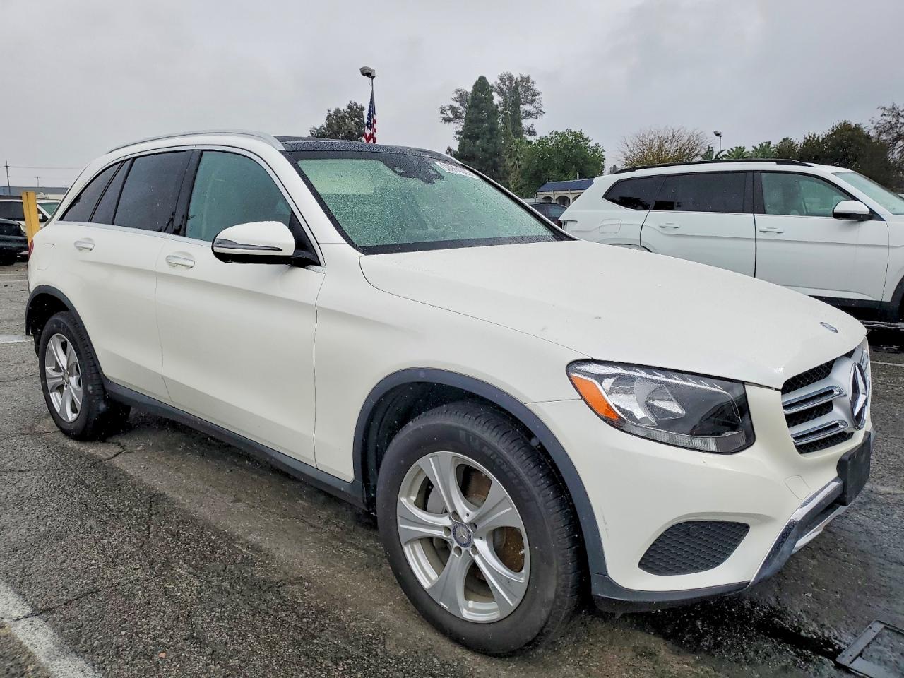 2016 MERCEDES-BENZ GLC 300 photo 4