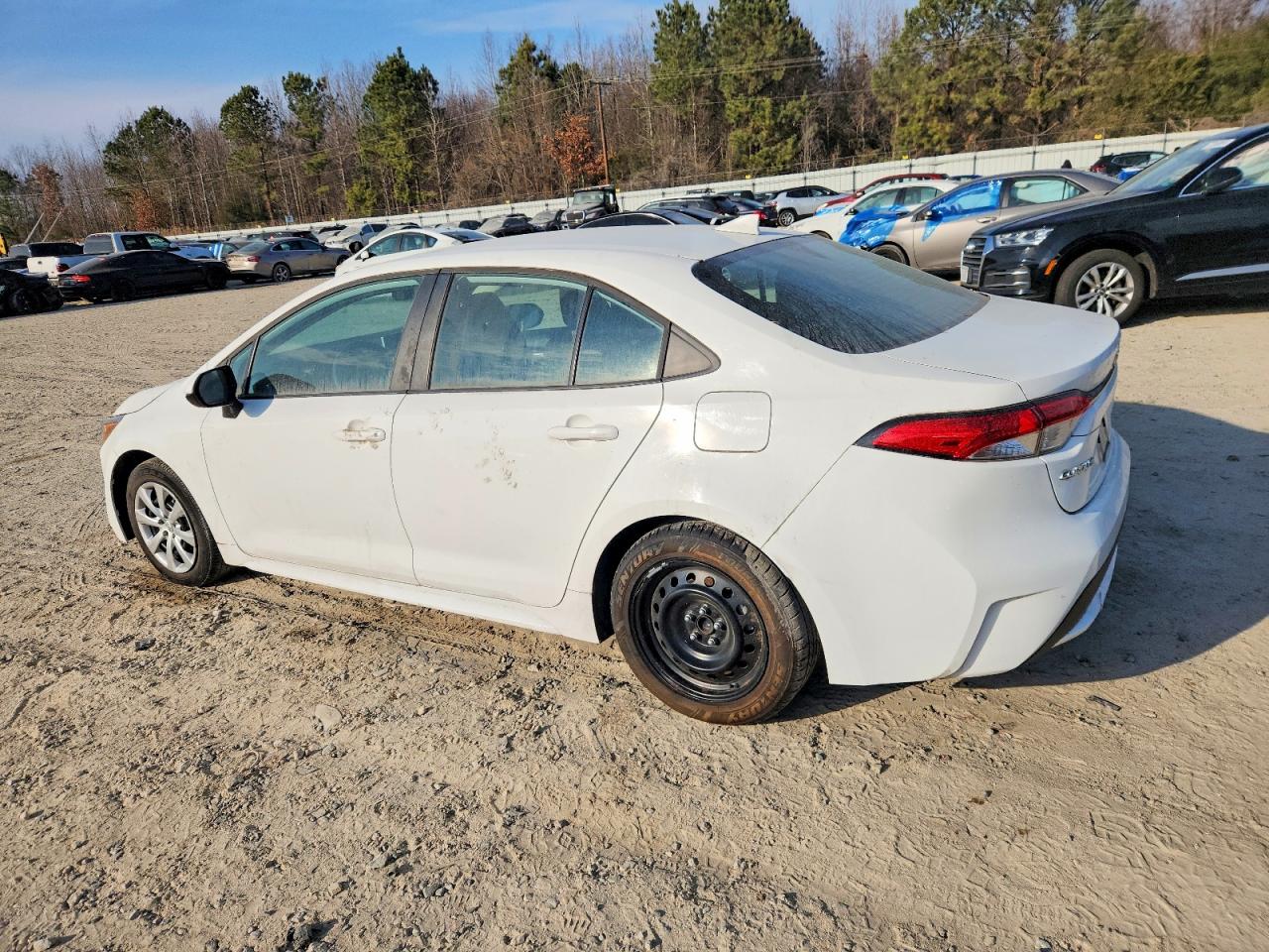 2021 TOYOTA COROLLA LE photo 3