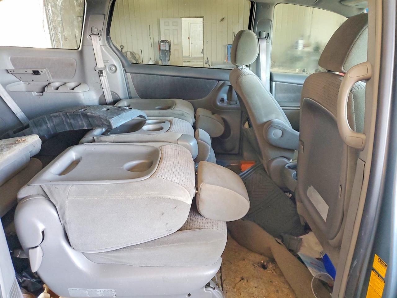 2006 TOYOTA SIENNA CE photo 11
