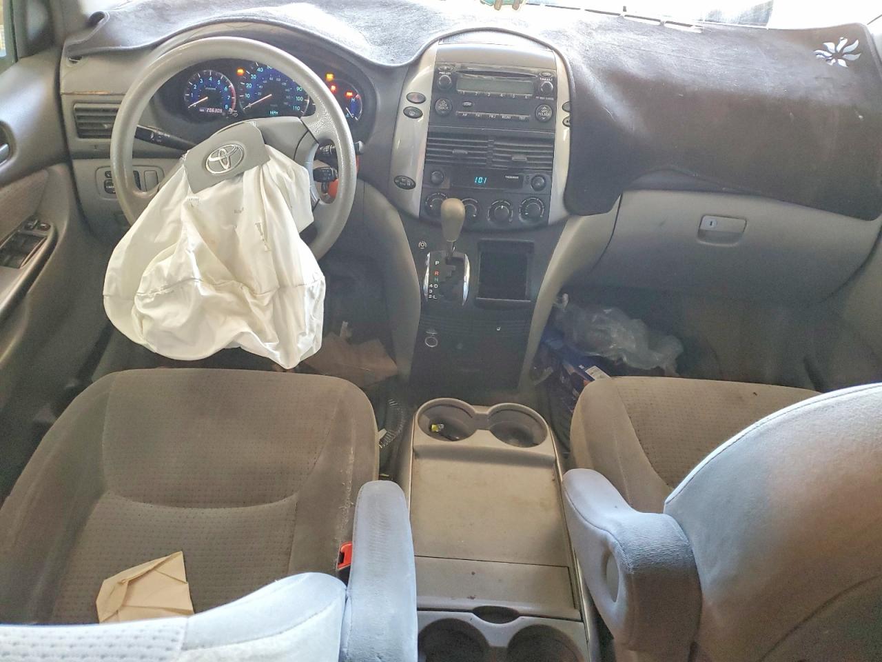 2006 TOYOTA SIENNA CE photo 8