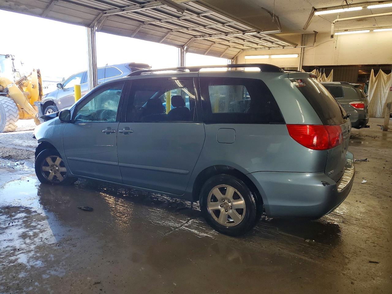 2006 TOYOTA SIENNA CE photo 2