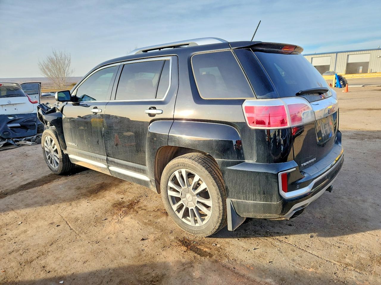 2017 GMC TERRAIN DENALI photo 2