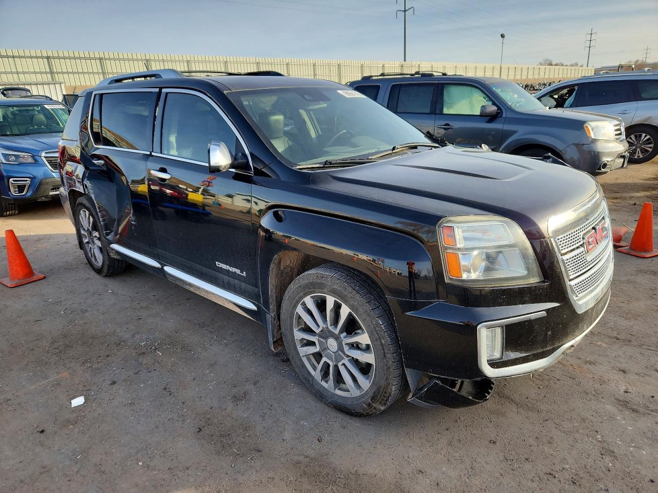 2017 GMC TERRAIN DENALI photo 4