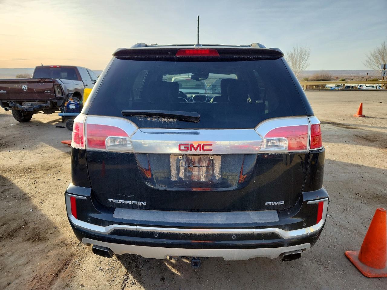 2017 GMC TERRAIN DENALI photo 6