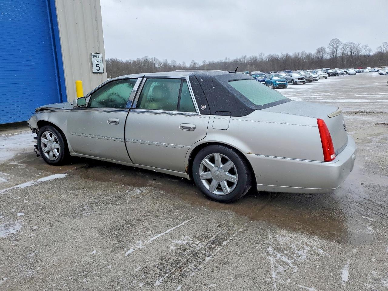 2007 CADILLAC DTS photo 2