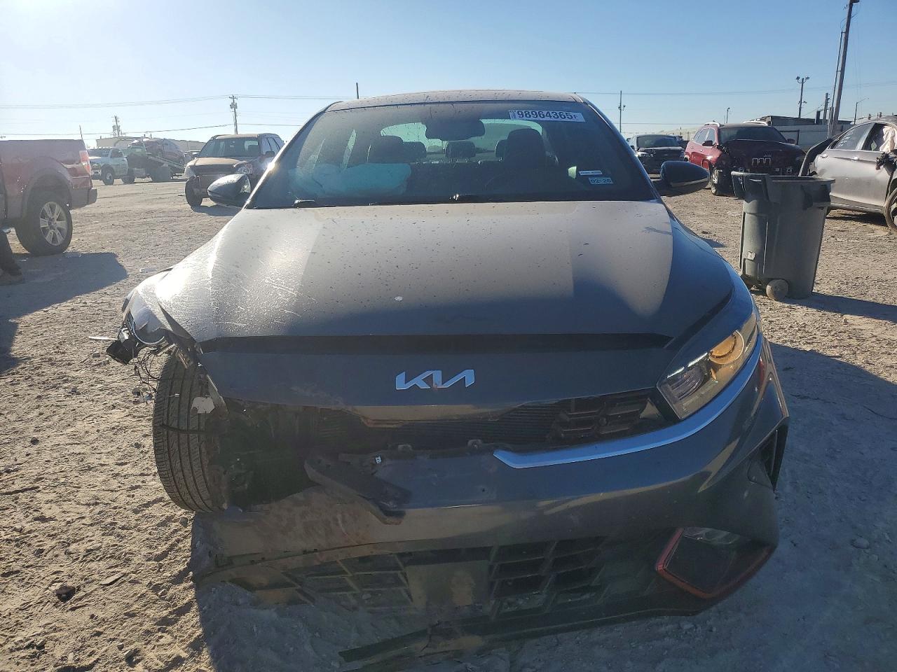 2024 KIA FORTE GT LINE photo 9