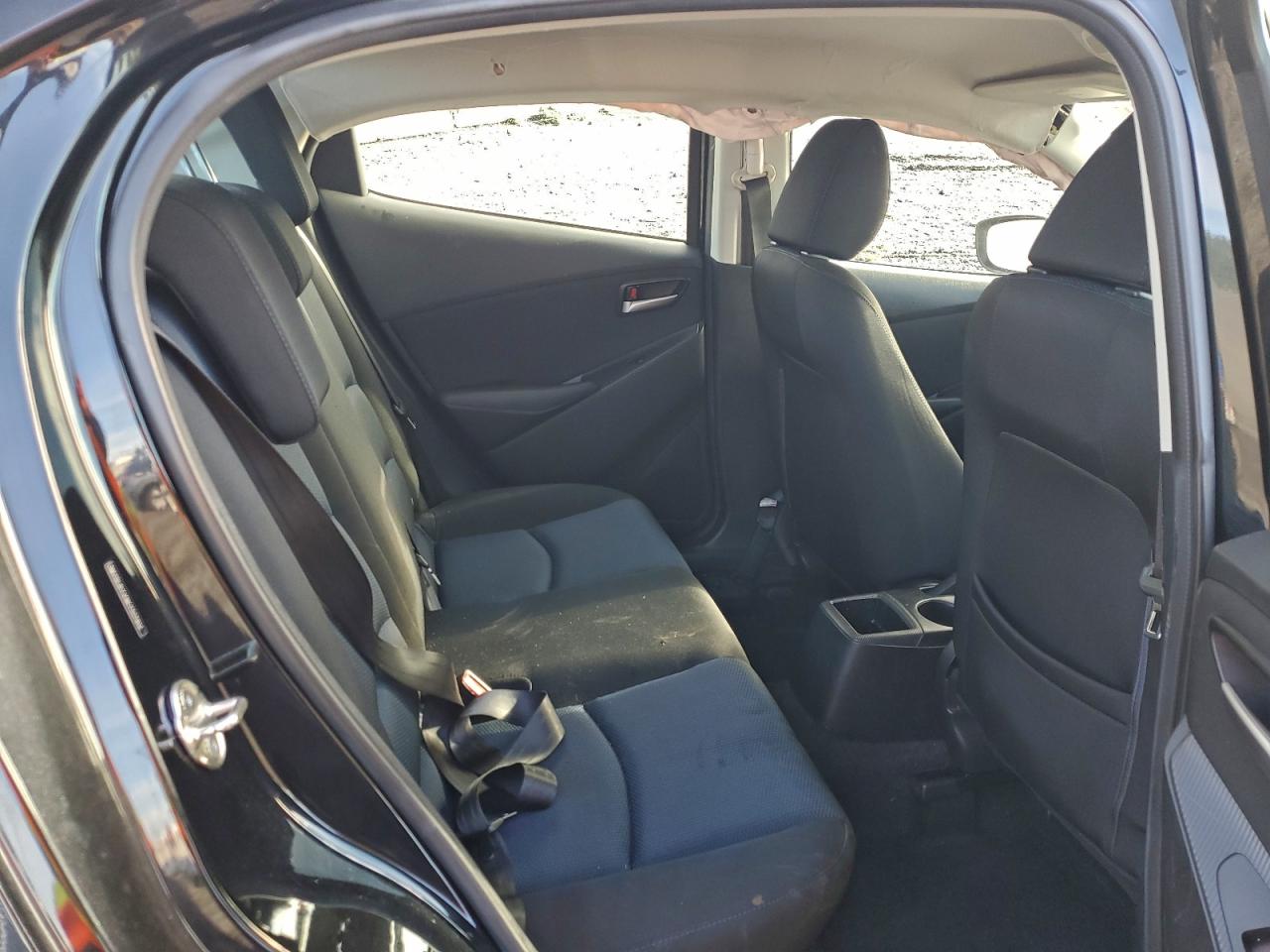 2019 TOYOTA YARIS L photo 10