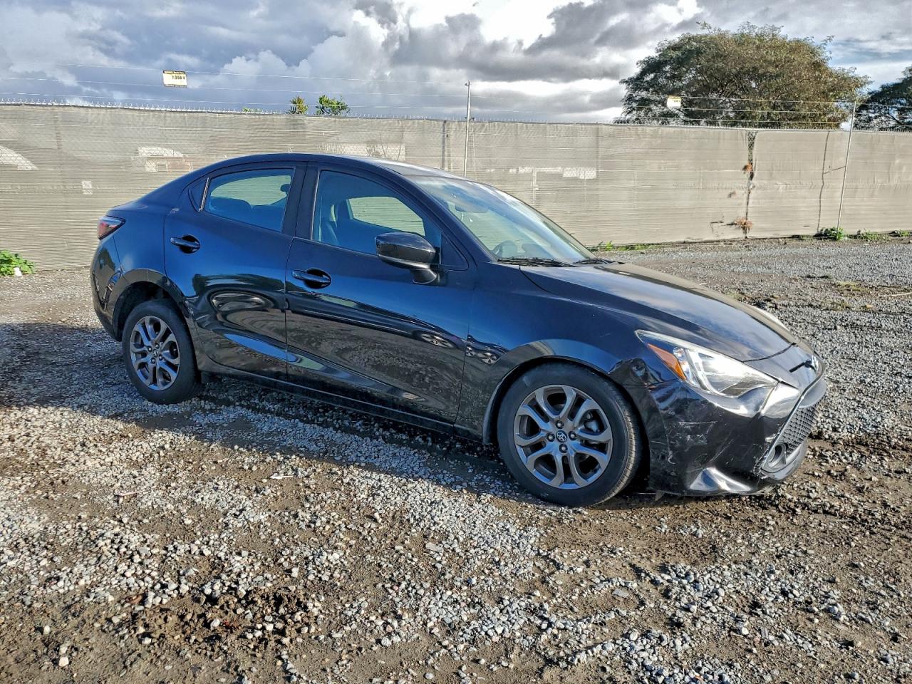 2019 TOYOTA YARIS L photo 4