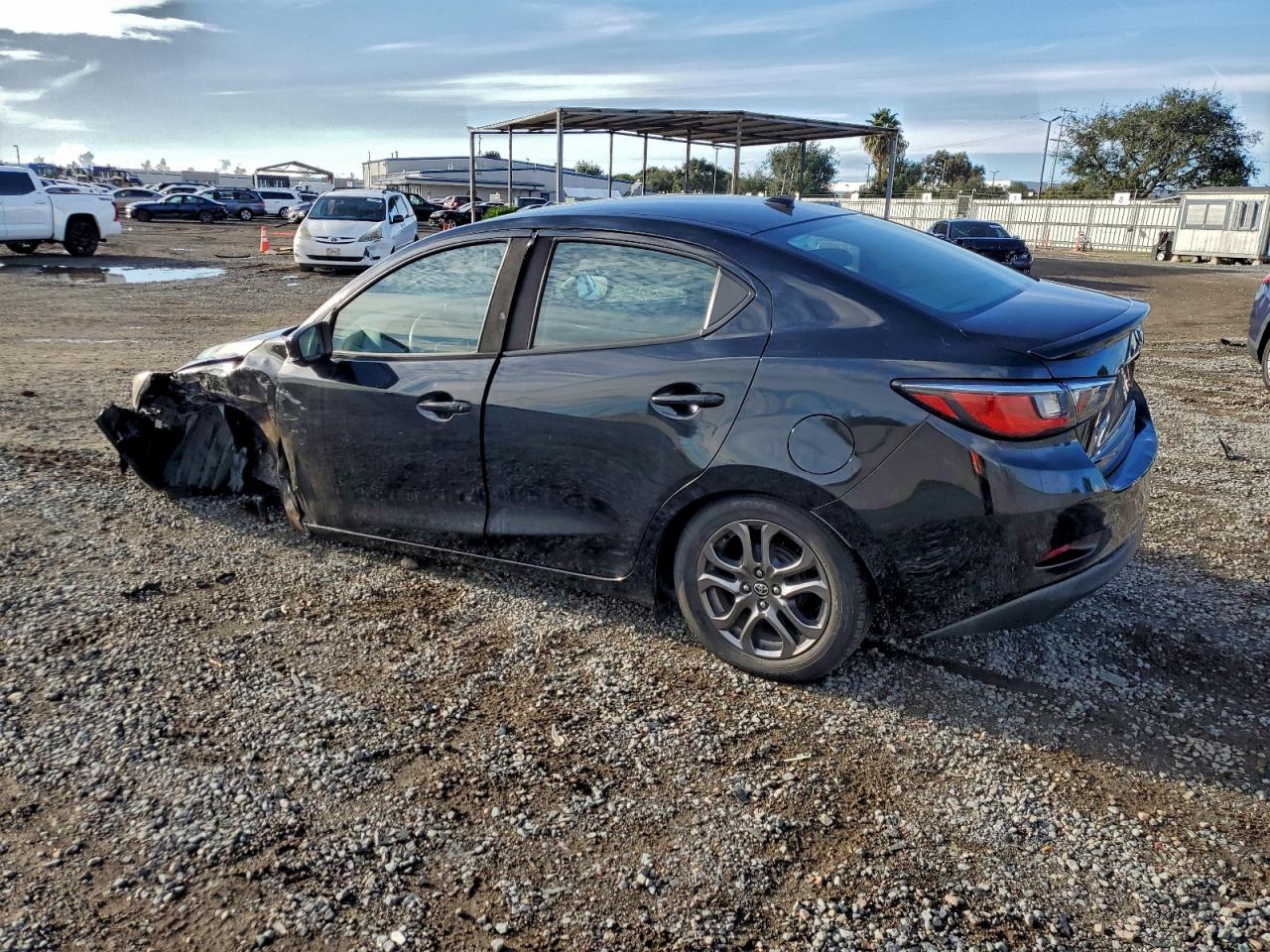 2019 TOYOTA YARIS L photo 2
