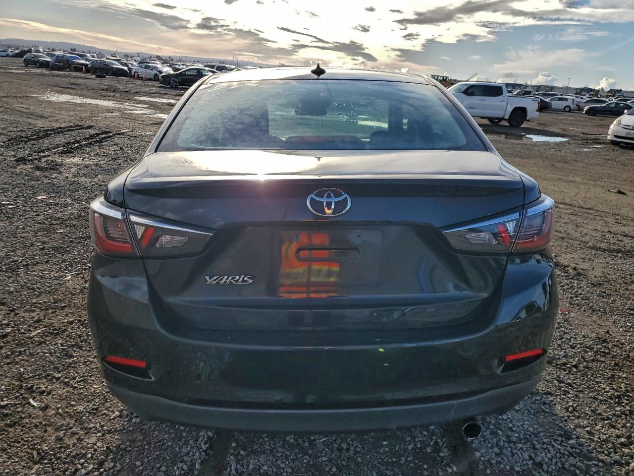 2019 TOYOTA YARIS L photo 6
