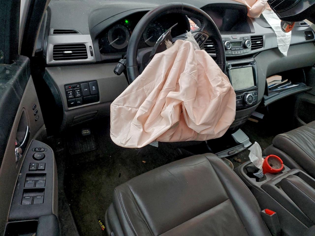 2014 HONDA ODYSSEY TOURING photo 8