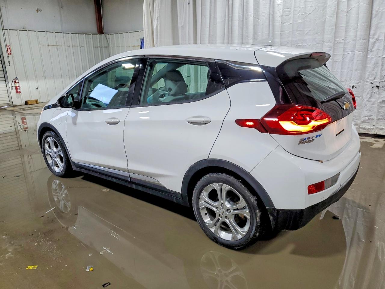 2021 CHEVROLET BOLT EV LT photo 2