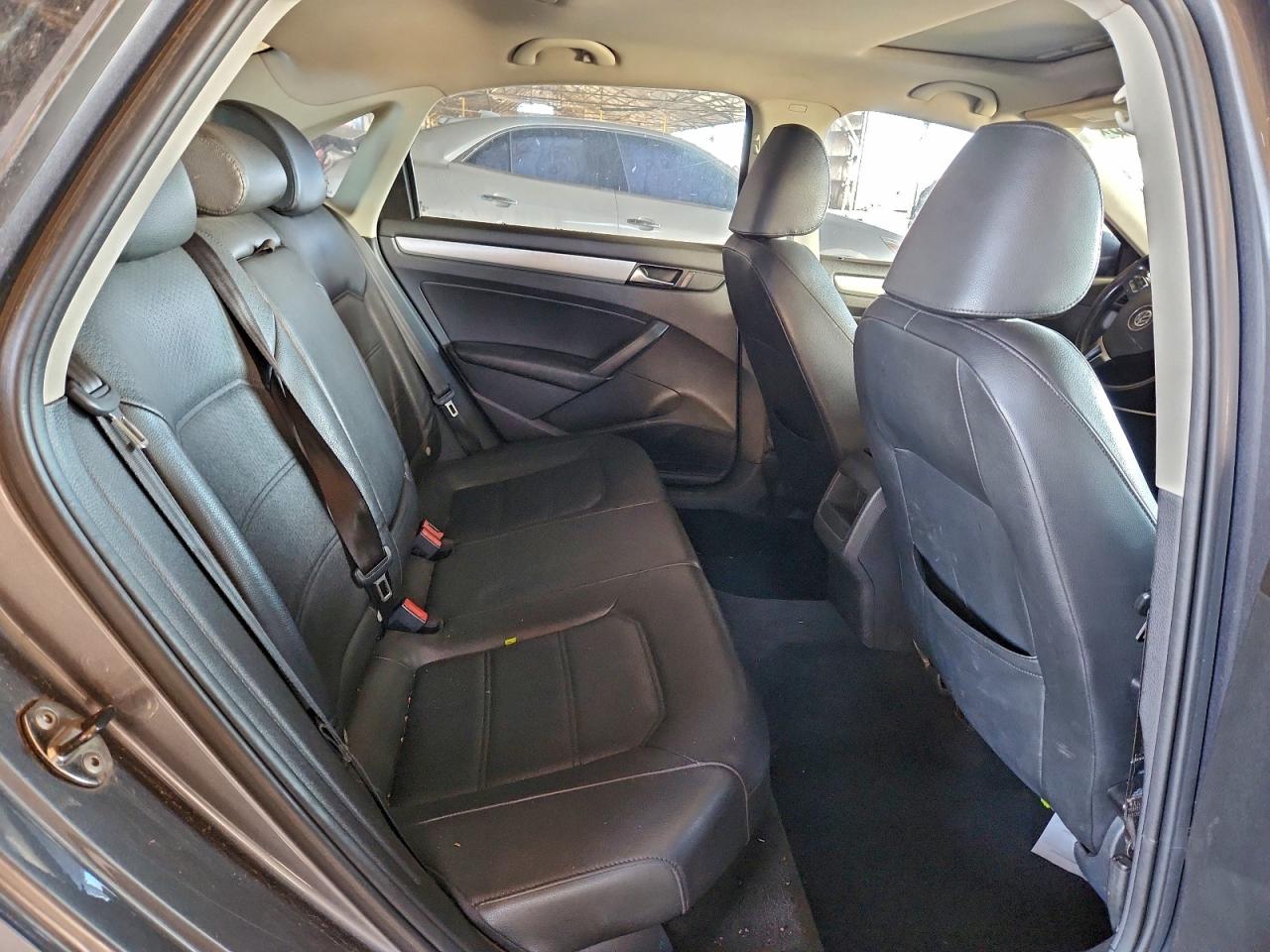 2012 VOLKSWAGEN PASSAT SE photo 10
