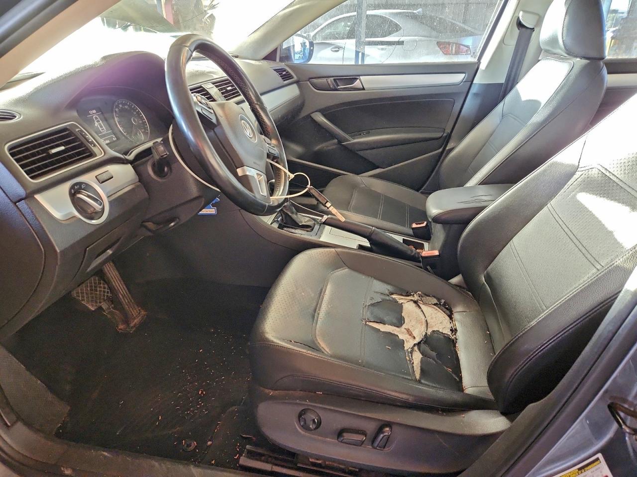 2012 VOLKSWAGEN PASSAT SE photo 7