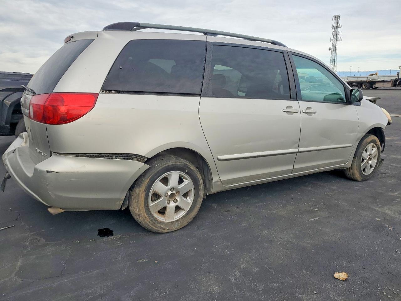 2006 TOYOTA SIENNA CE photo 3