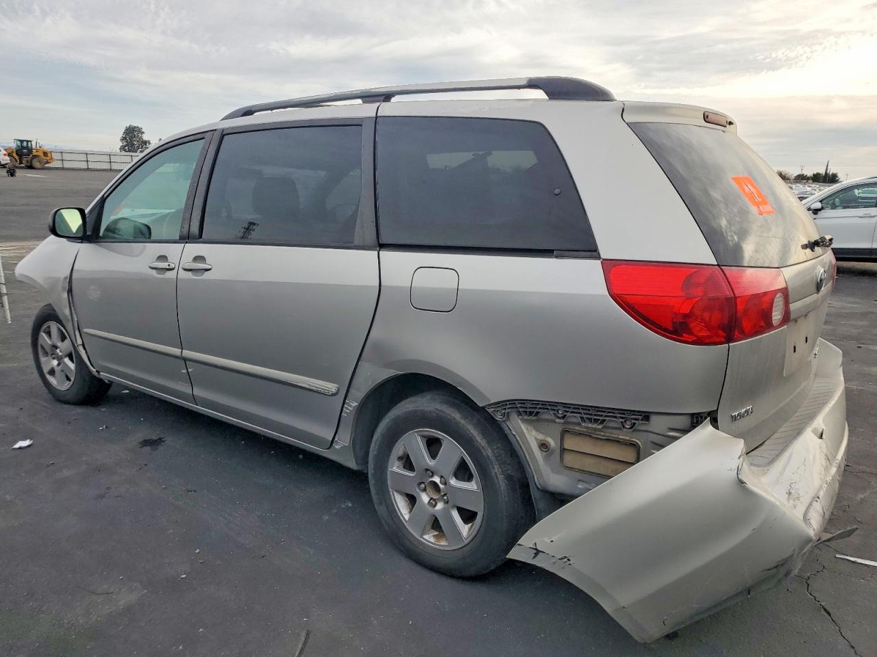 2006 TOYOTA SIENNA CE photo 2
