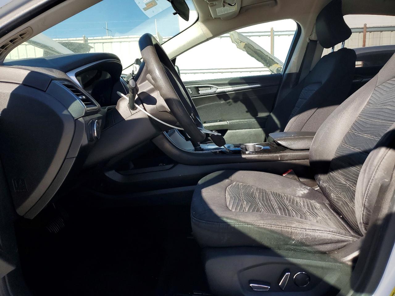 2016 FORD FUSION SE photo 13