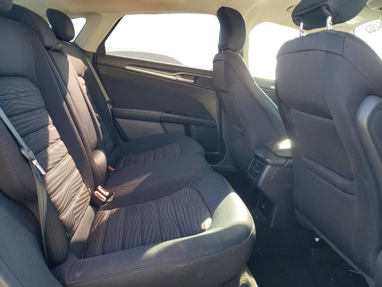 2016 FORD FUSION SE photo 19