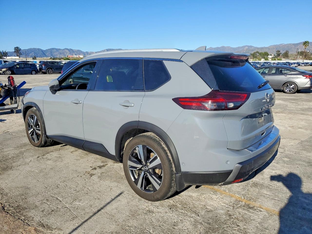 2024 NISSAN ROGUE SL photo 3