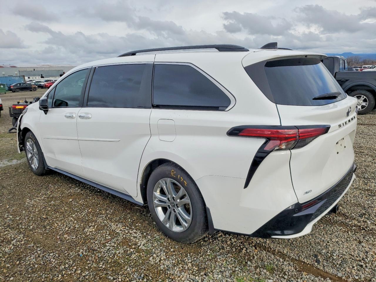 2022 TOYOTA SIENNA XSE photo 4