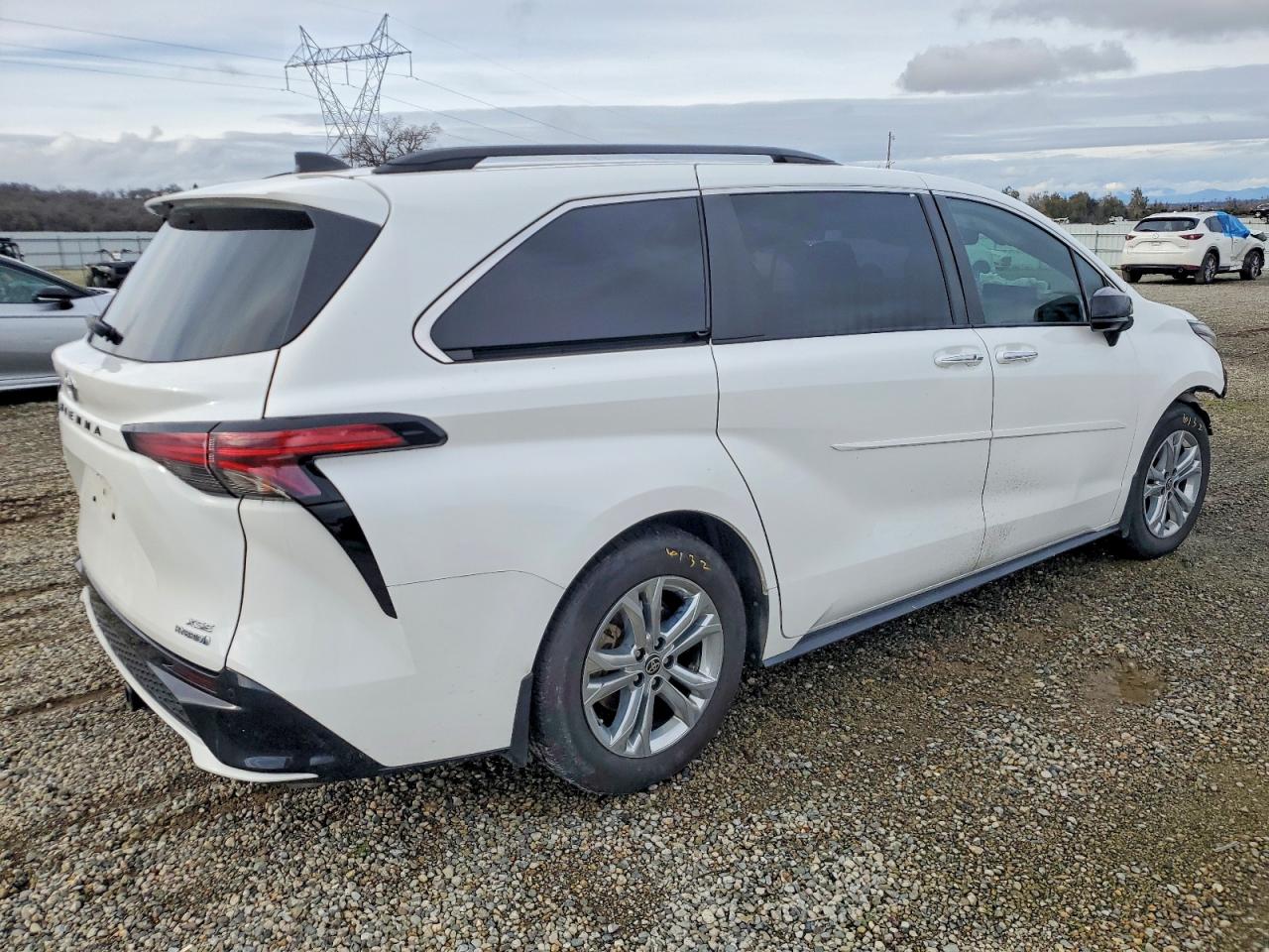 2022 TOYOTA SIENNA XSE photo 7