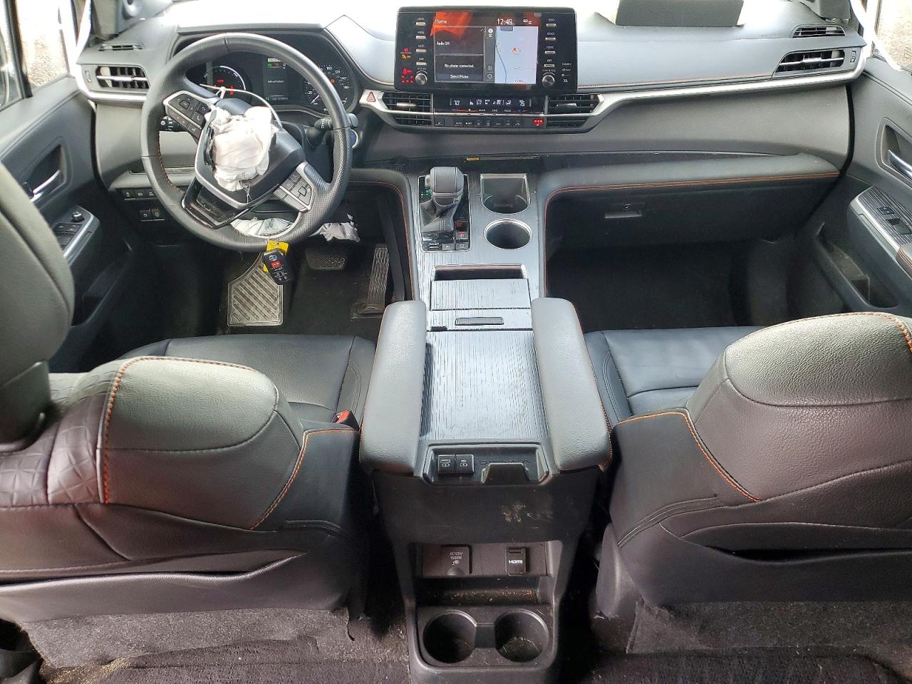 2022 TOYOTA SIENNA XSE photo 22