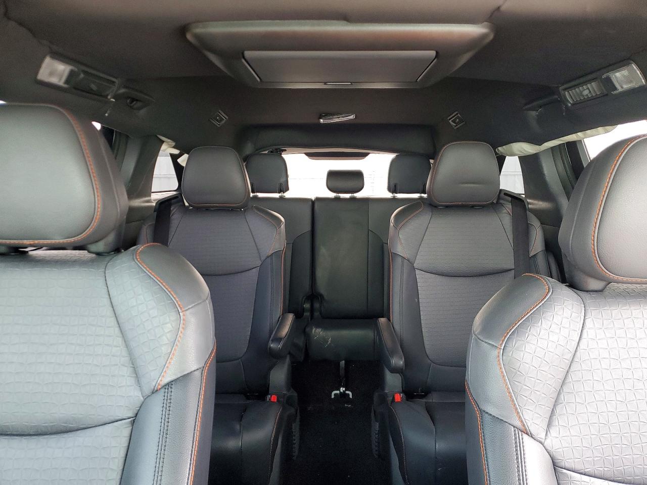 2022 TOYOTA SIENNA XSE photo 28