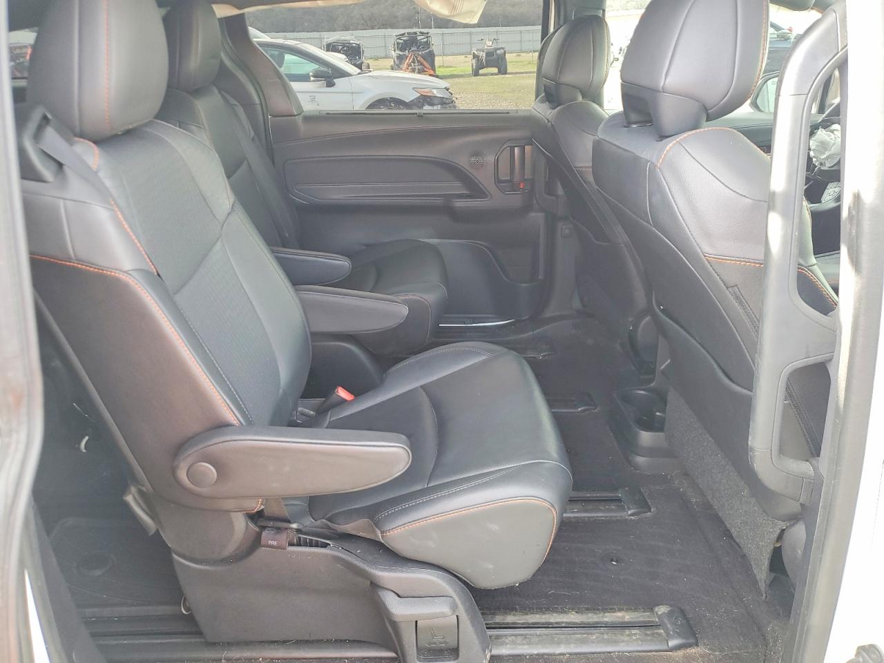 2022 TOYOTA SIENNA XSE photo 31