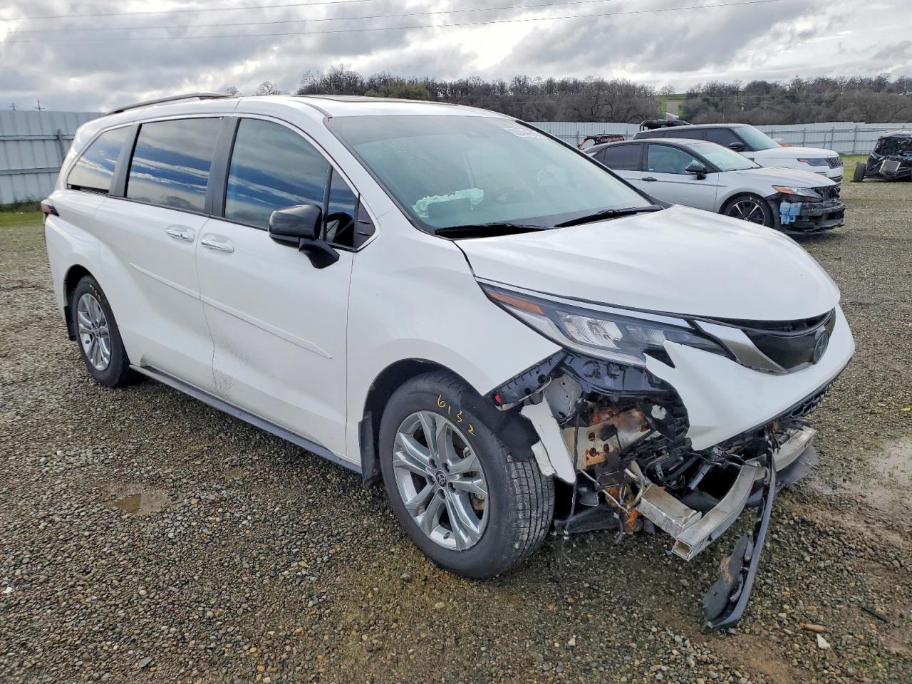 2022 TOYOTA SIENNA XSE photo 10