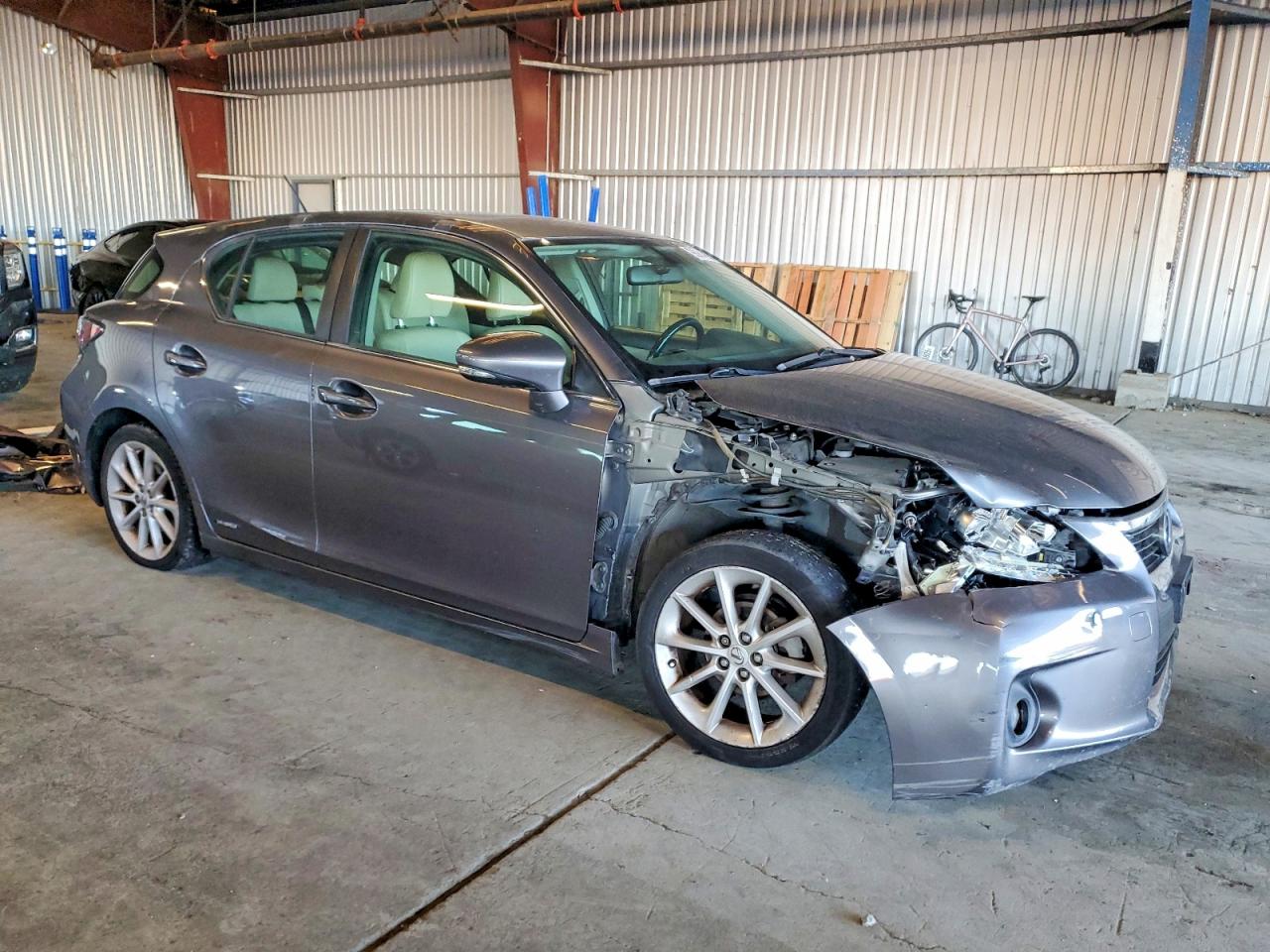 2013 LEXUS CT 200 photo 4