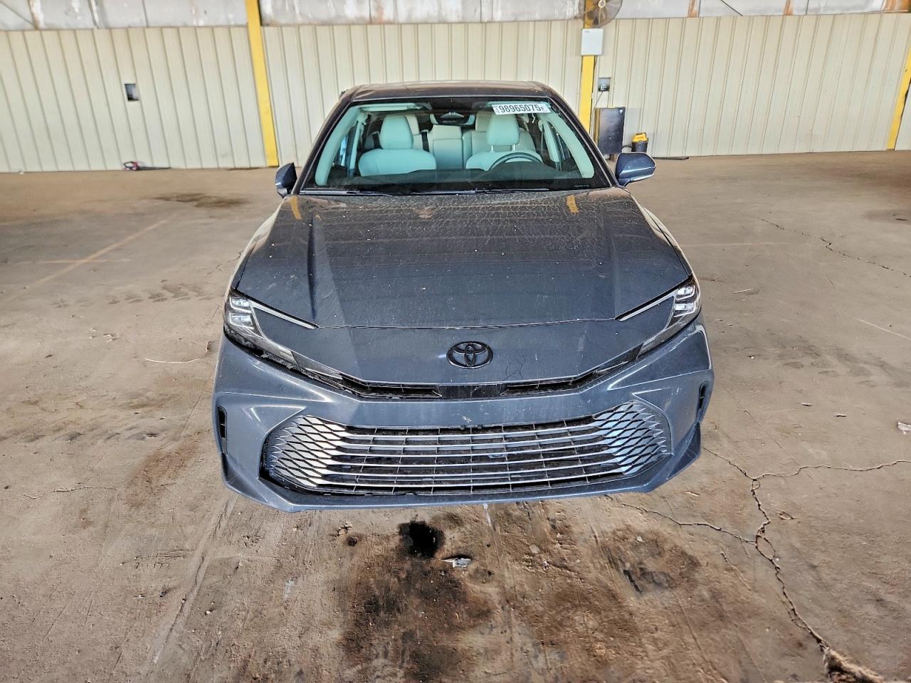 2025 TOYOTA CAMRY XLE photo 5