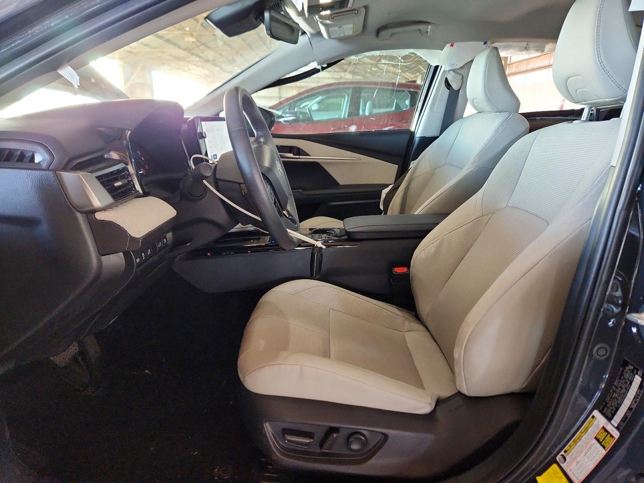 2025 TOYOTA CAMRY XLE photo 7
