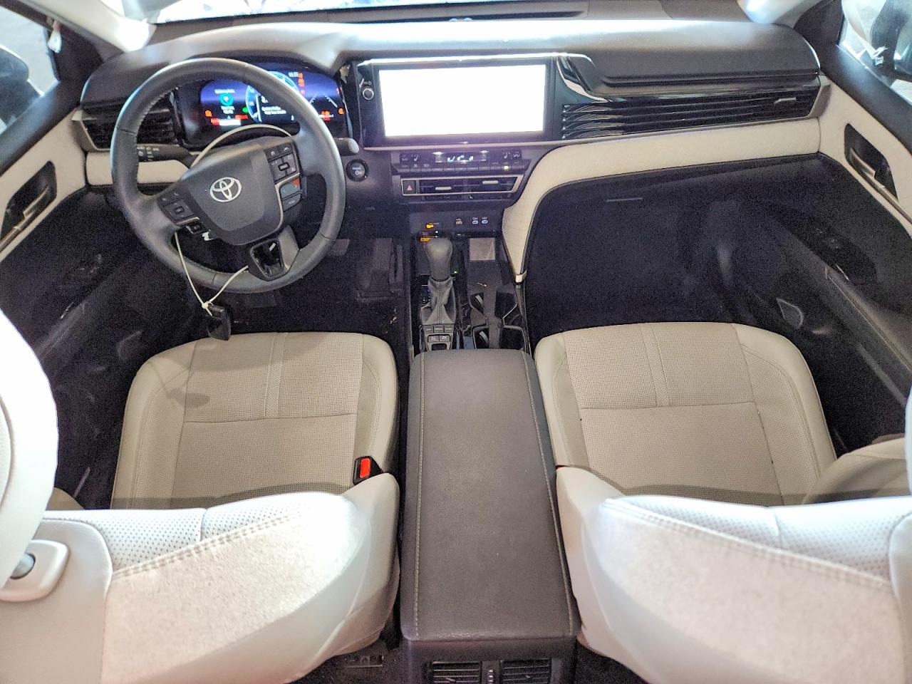 2025 TOYOTA CAMRY XLE photo 8