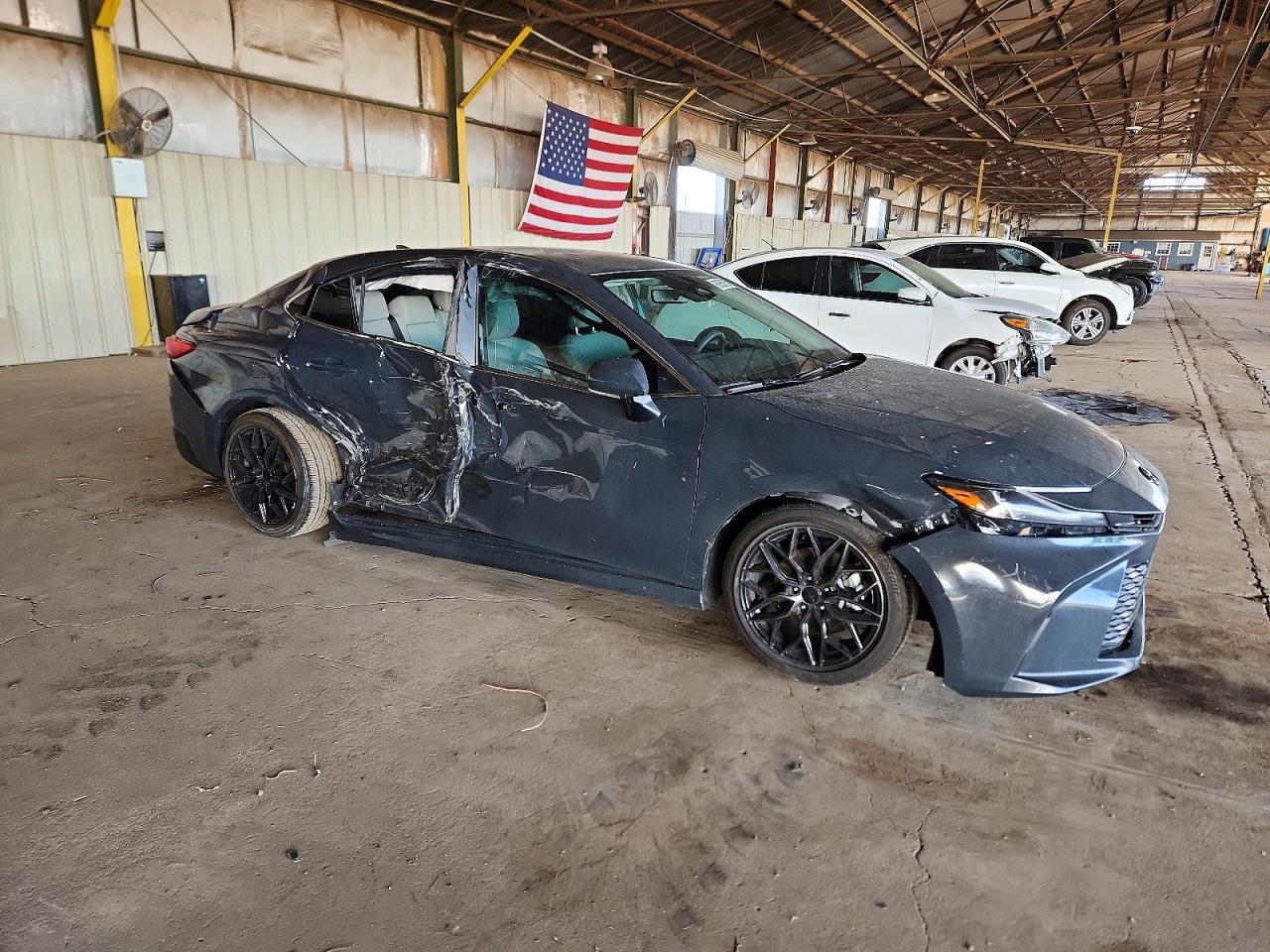 2025 TOYOTA CAMRY XLE photo 4
