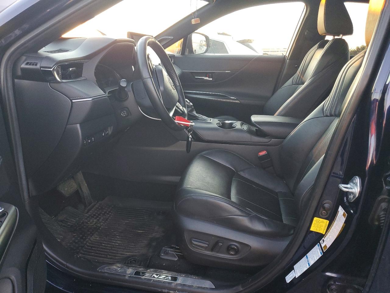 2021 TOYOTA VENZA LE photo 7