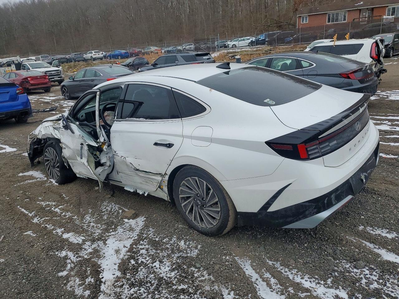 2025 HYUNDAI SONATA HYBRID photo 2