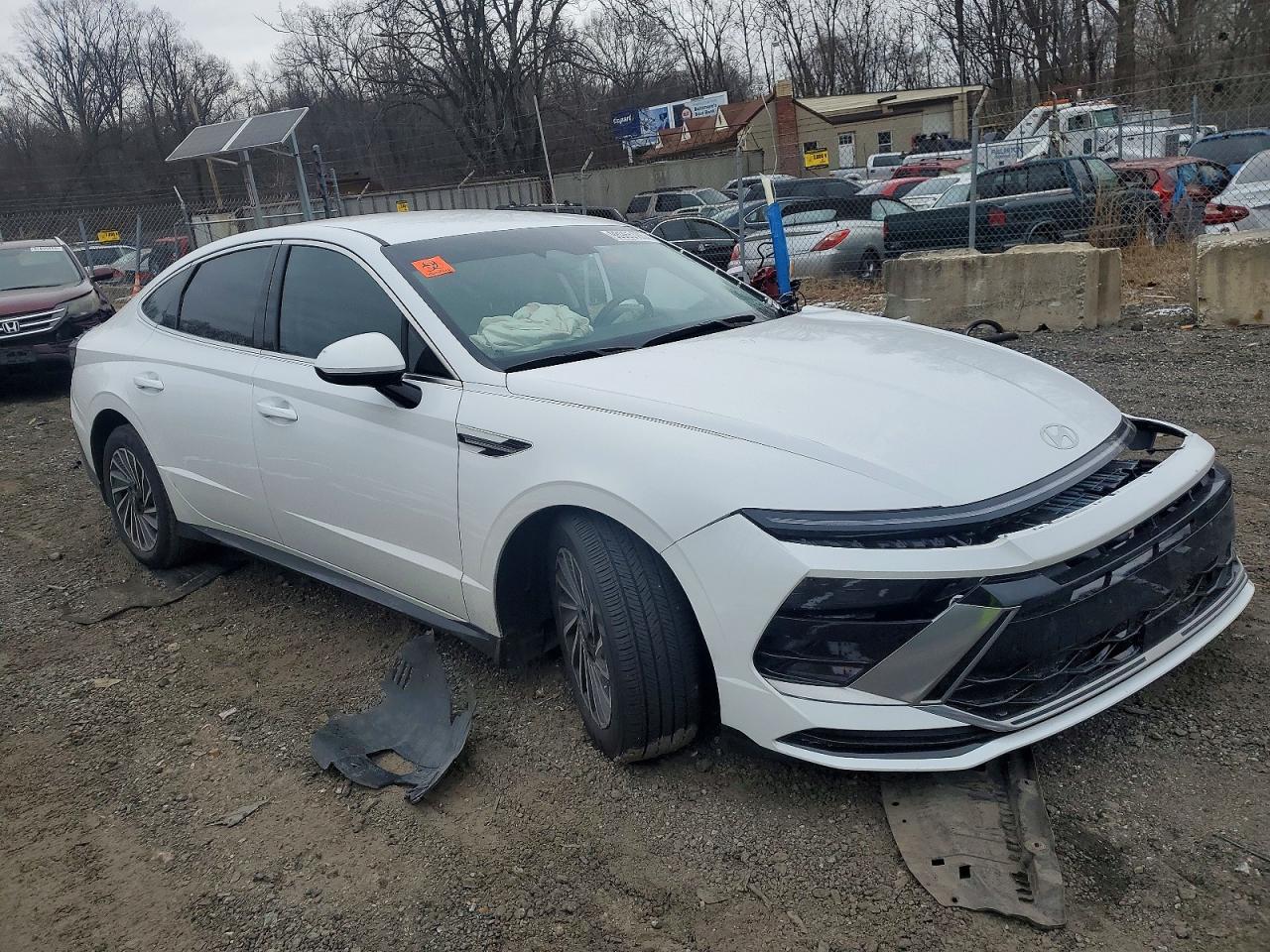 2025 HYUNDAI SONATA HYBRID photo 4
