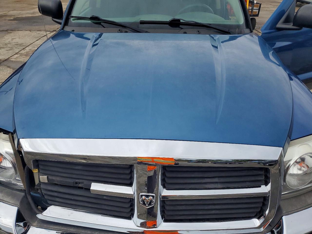2005 DODGE DAKOTA QUAD SLT photo 21