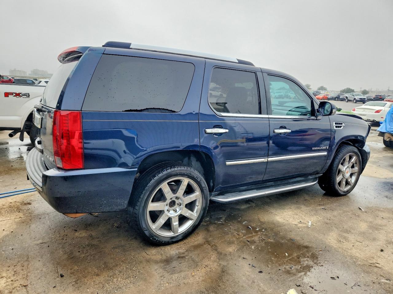 2008 CADILLAC ESCALADE LUXURY photo 3