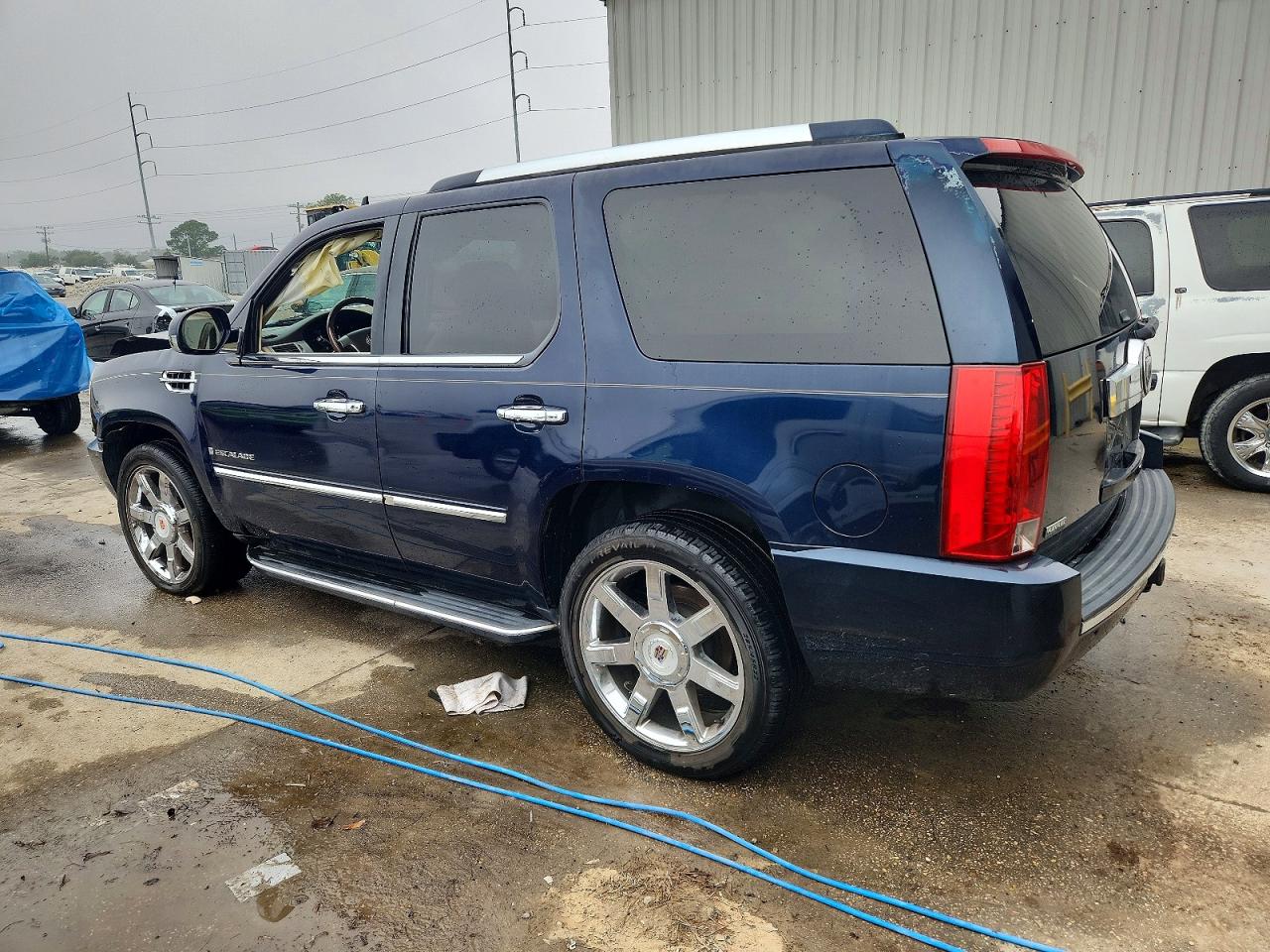 2008 CADILLAC ESCALADE LUXURY photo 2