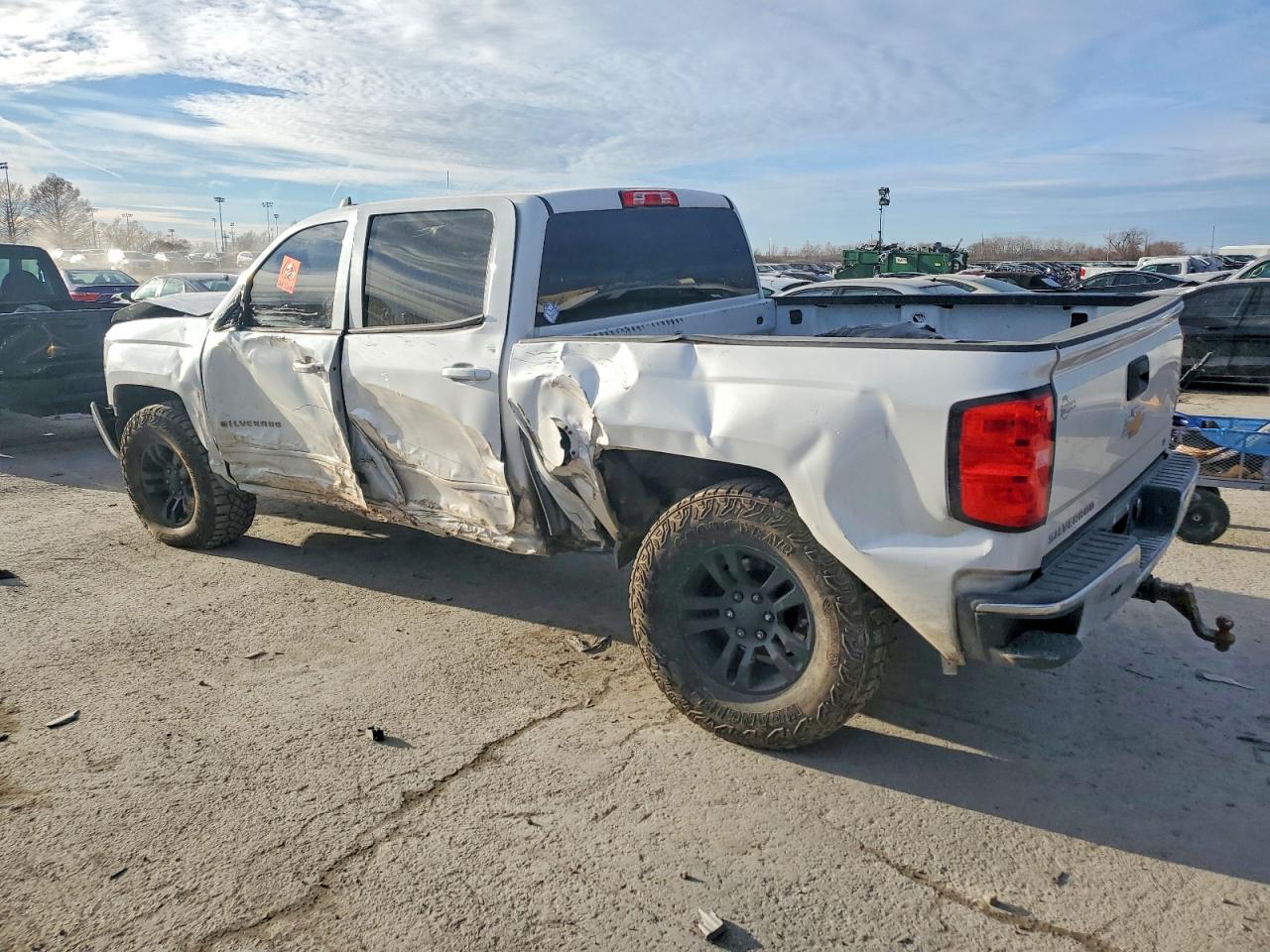 2018 CHEVROLET SILVERADO K1500 LT photo 2