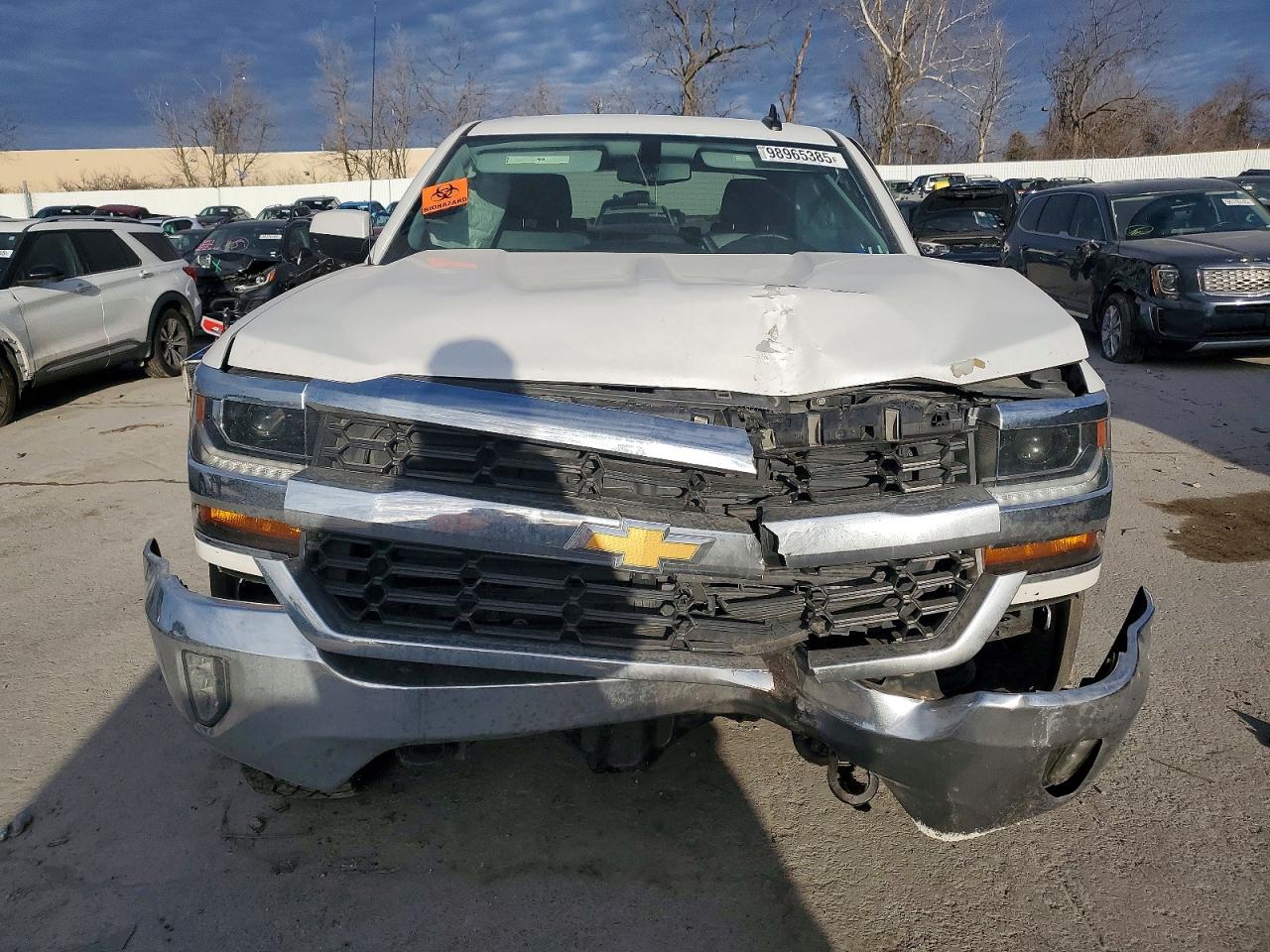 2018 CHEVROLET SILVERADO K1500 LT photo 5