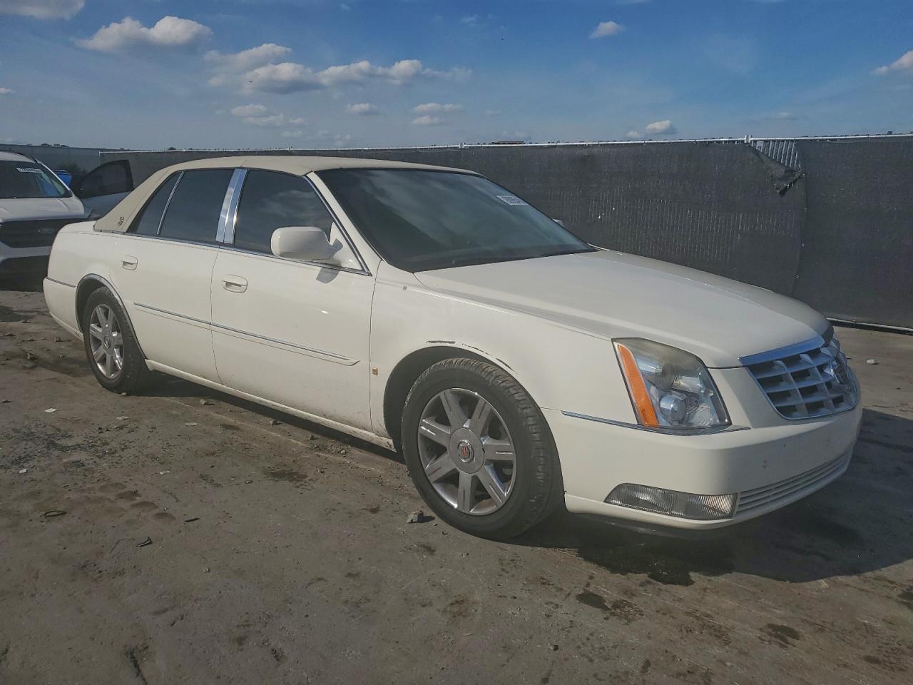 2007 CADILLAC DTS photo 4