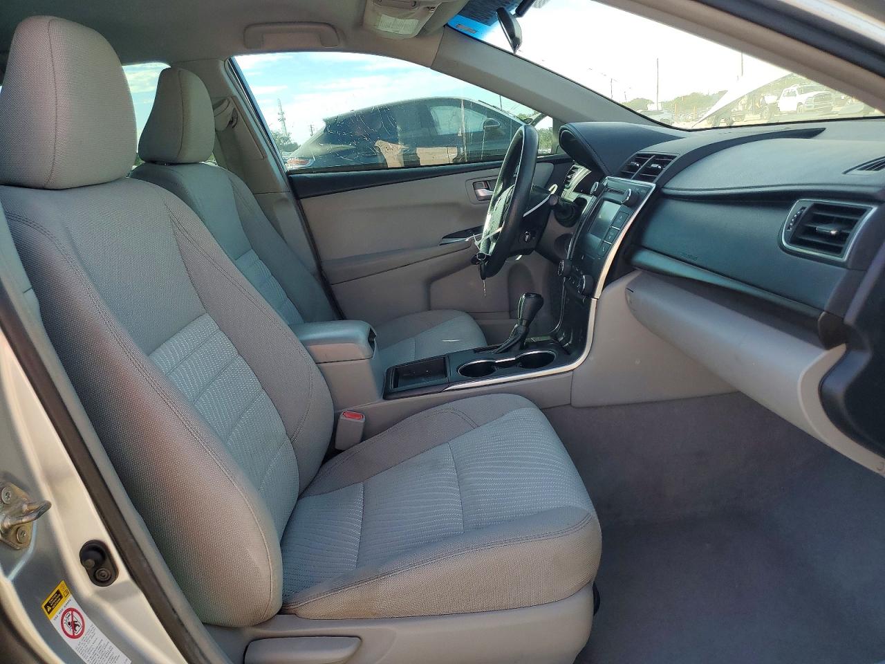 2017 TOYOTA CAMRY LE photo 13