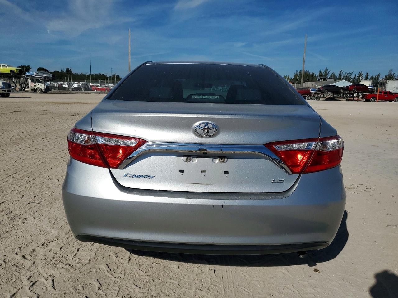 2017 TOYOTA CAMRY LE photo 11