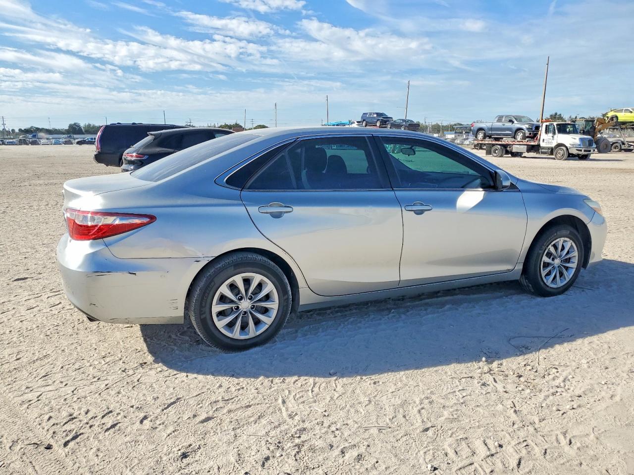 2017 TOYOTA CAMRY LE photo 5