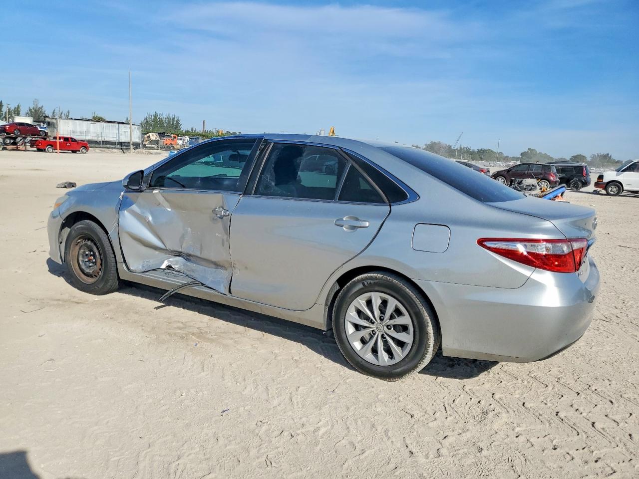 2017 TOYOTA CAMRY LE photo 3