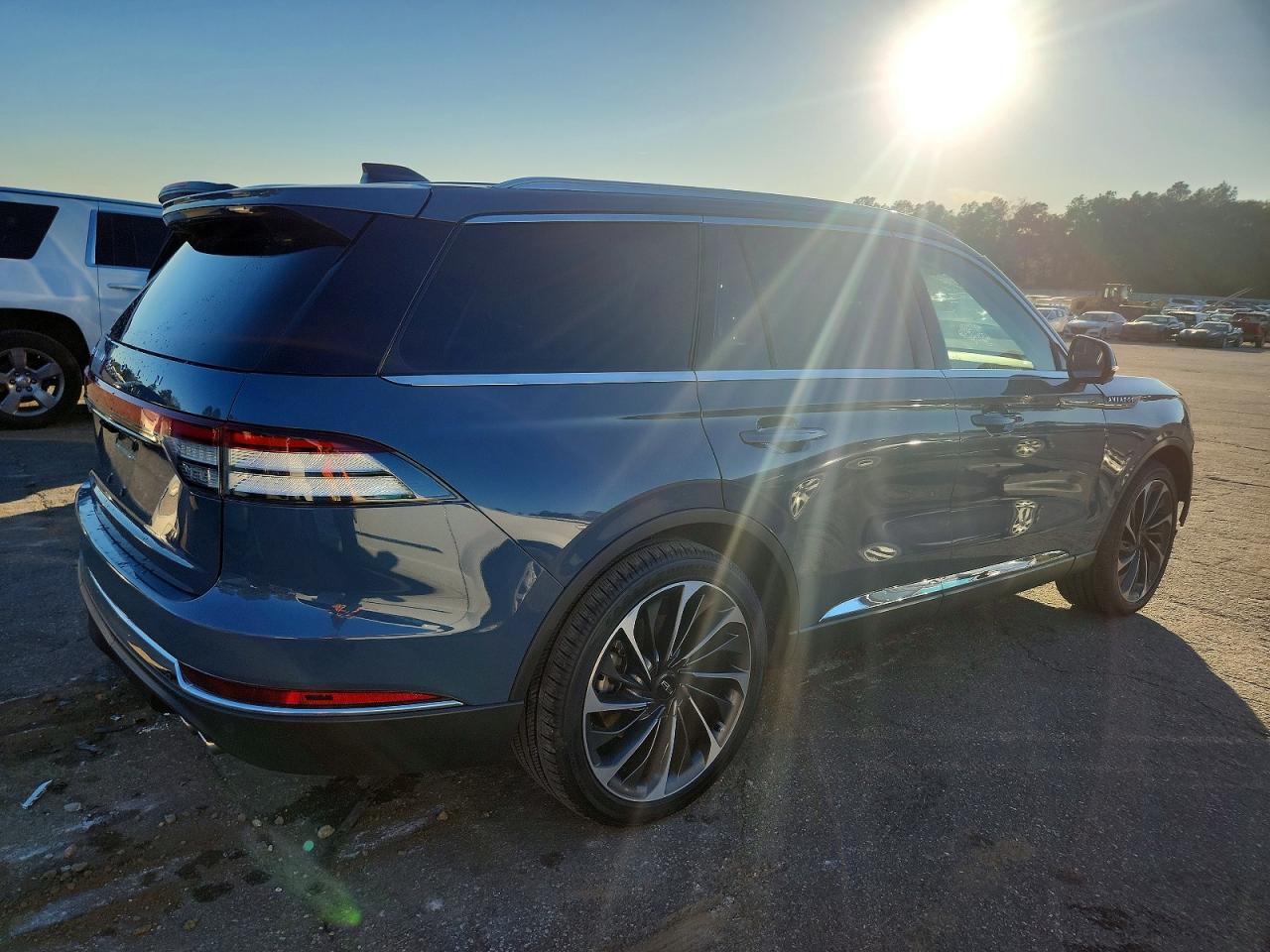 2025 LINCOLN AVIATOR RESERVE photo 9